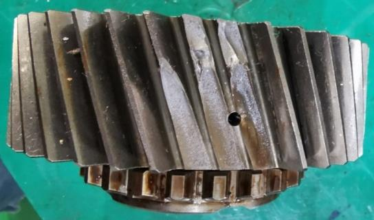 基于 abaqus 的变速箱齿轮油孔失效分析研究